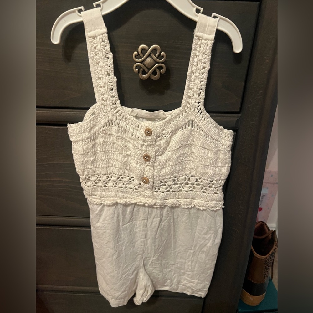 Lefties girls off White Crochet Romper 5-6 yro EUC